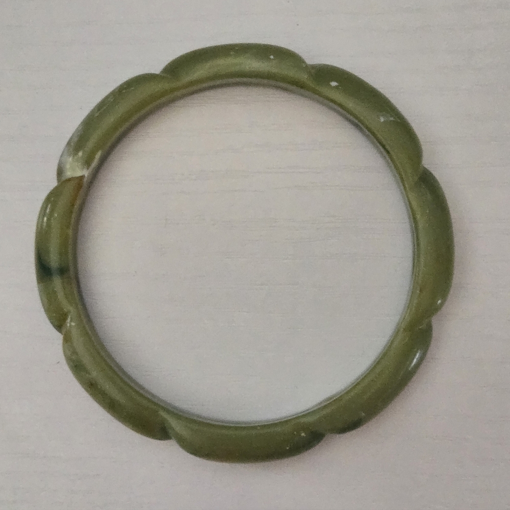 Green Scalloped Bangle Bracelet